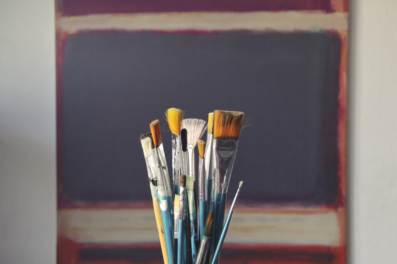 A image of paint brushes